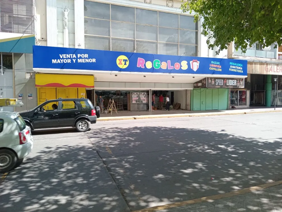 En el ex Cine Renacimiento abrieron una importadora de capitales chinos de un importante tamaño.