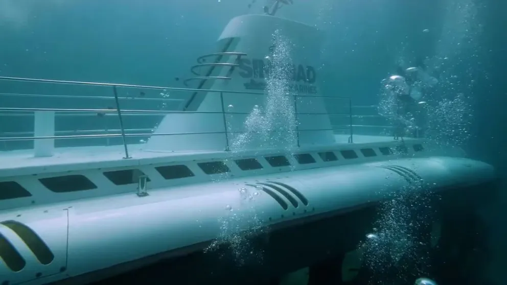 Se hundió un submarino con 45 turistas a bordo en el mar Rojo. 