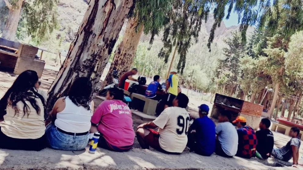 Tareas. Desde la Dirección de Prevención de Consumos Problemáticos realizan actividades lúdicas, deportivas y tareas para los que están en recuperación, según difundieron, tanto imágenes como contenido, desde la cartera social..