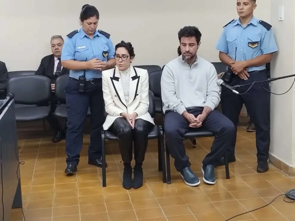 La pareja acusada de estafar con viviendas, frente al juez (Fotos 0264Noticias)