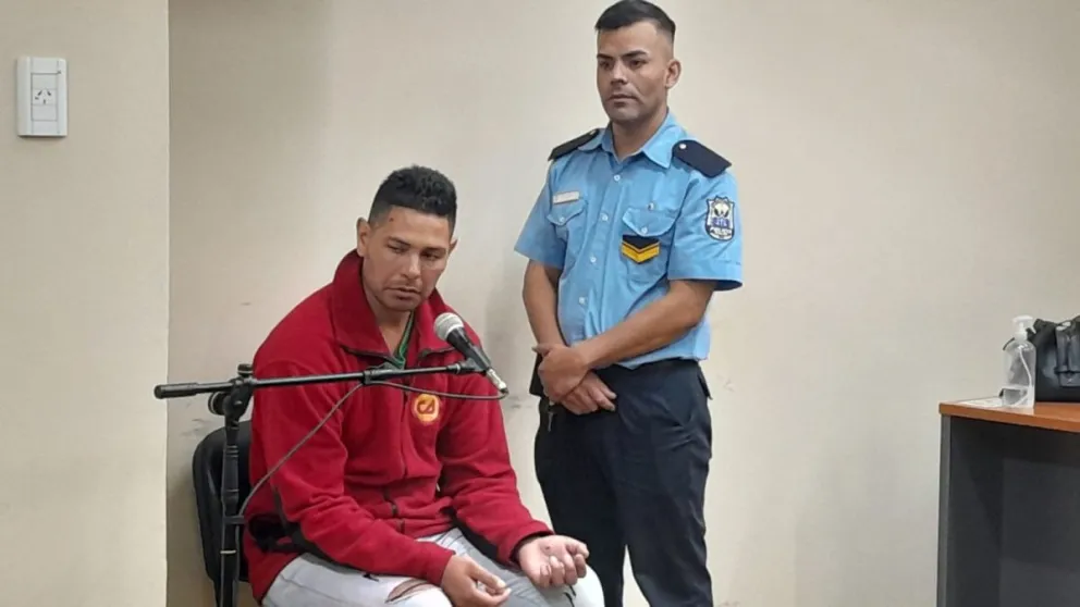 Renzo Esquivel relató su versión de los hechos y dijo que la víctima fue quien lo atacó con un cuchillo primero y que él se defendió. Pasará 4 meses en el Penal mientras avanza la investigación. (Fotos 0264 Noticias)