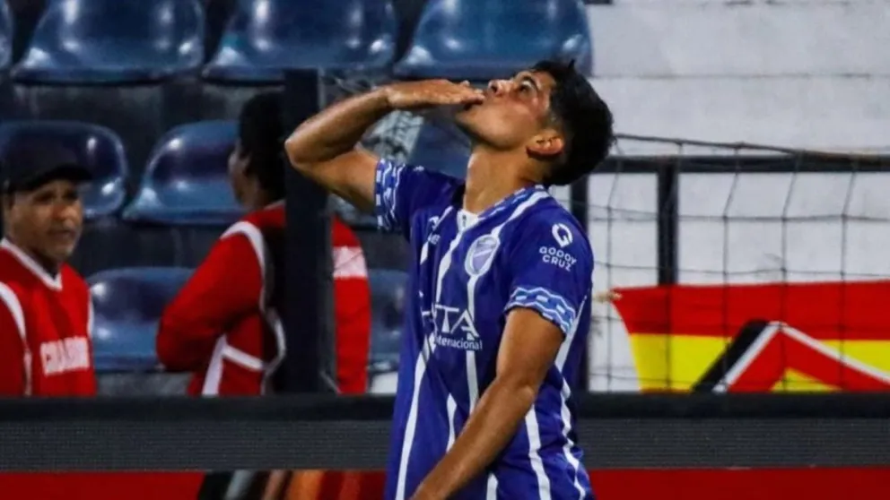 El futbolista Mateo Mendoza, jugador de Godoy Cruz, fue titular y marcó un gol en la victoria 2-0 del equipo mendocino.