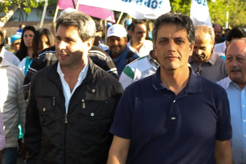 Tarea. Sergio Uñac y Leonardo Gioja compartieron caminatas en la campaña electoral 2015, en la que el primero fue candidato a gobernador y, el segundo, a diputado por Capital-
