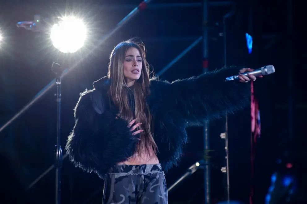 Tini Stoessel regresó a los escenarios porteños y anunció que se viene un mega show. 