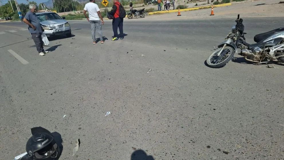 Un motociclista terminó en el hospital tras ser embestido por un auto en Pocito