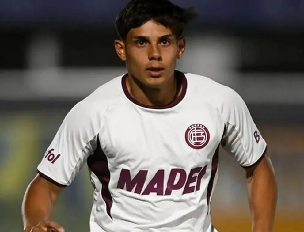Jeremías Chavero, fue convocado por primera vez por el cuerpo técnico de Lanús para el partido ante Independiente. El juvenil vistió la camiseta número 41 y vio desde el banco el empate entre el Granate y el Rojo.