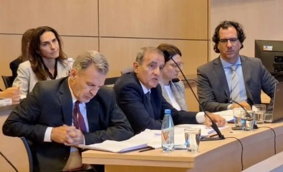 Acusación fiscal. Francisco Maldonado (al centro) estuvo acompañado de su colega mendocino, Dante Vega. Pidiò que siete imputados sean condenados a prisiòn perpetua.