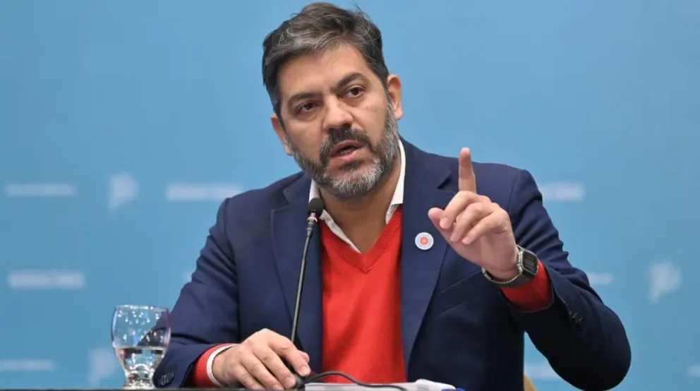 La mano derecha de Axel Kicillof quiso justificar por qué rechazó someterse a un test de alcoholemia.