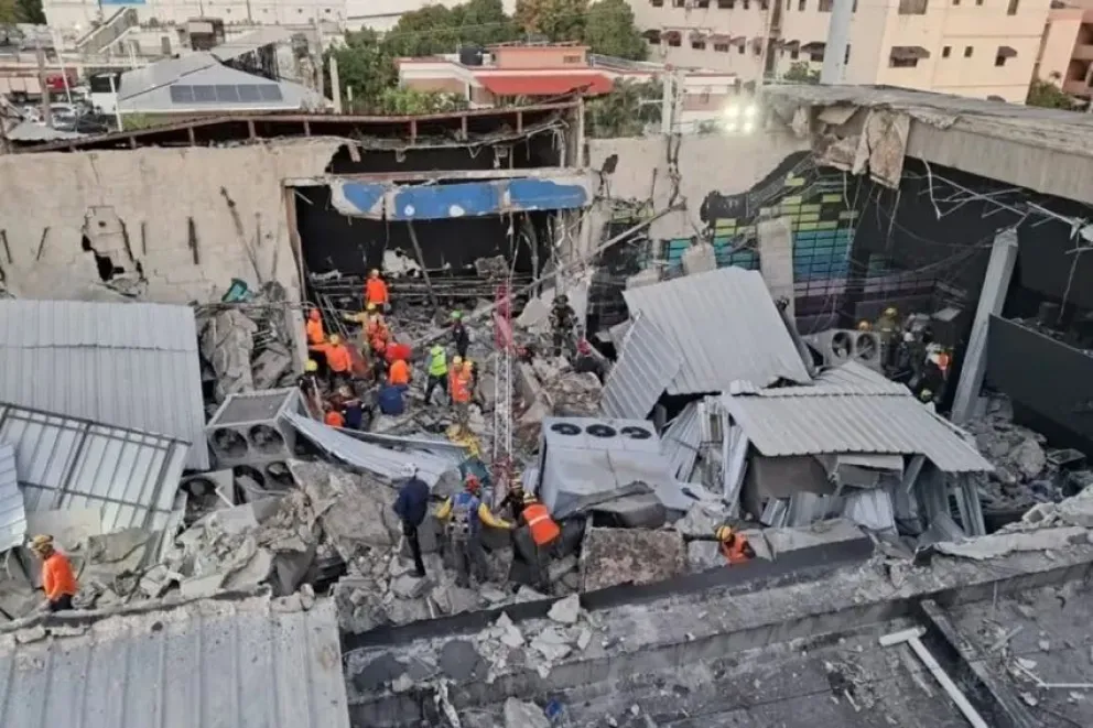 Se derrumbó el techo de un boliche en República Dominicana. 