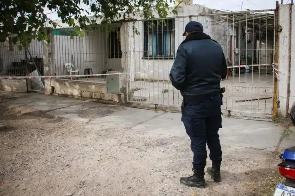 Imputaron al amigo del joven que recibió un tiro en la cara, por tentativa de homicidio (el frente de la casa donde sucedió el hecho)