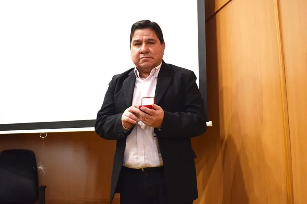 En 2023, Rodolfo Montilla recibió su medalla por cumplir 25 años de abogado. En febrero de este año, asumió como juez. 