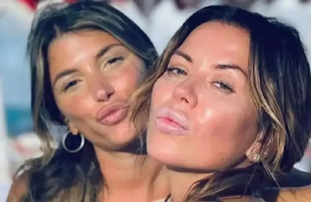 Karina Jelinek se casa con Flor Paris en las playas de México. 