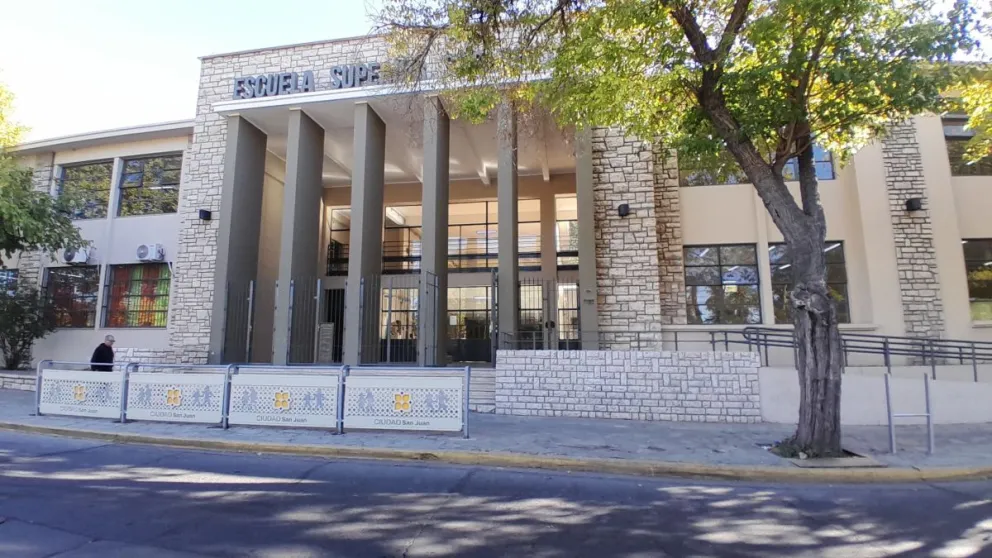 Los gremios docentes, UDAP, UDA y AMET, informaron que ronda entre el 80% y 90% el acatamiento a la medida de fuerza convocada por la CGT.