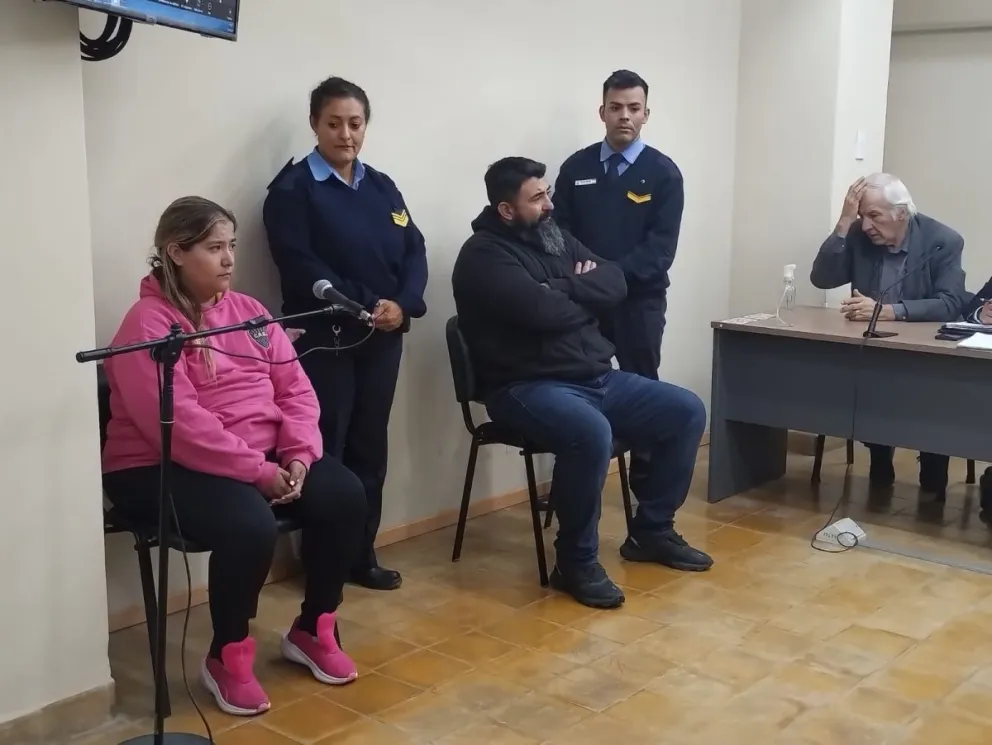 Karen Heredia y el pastor evangélico Carlos Balmaceda, están acusados de estafar con carpetas del IPV. (Fotos 0264Noticias)