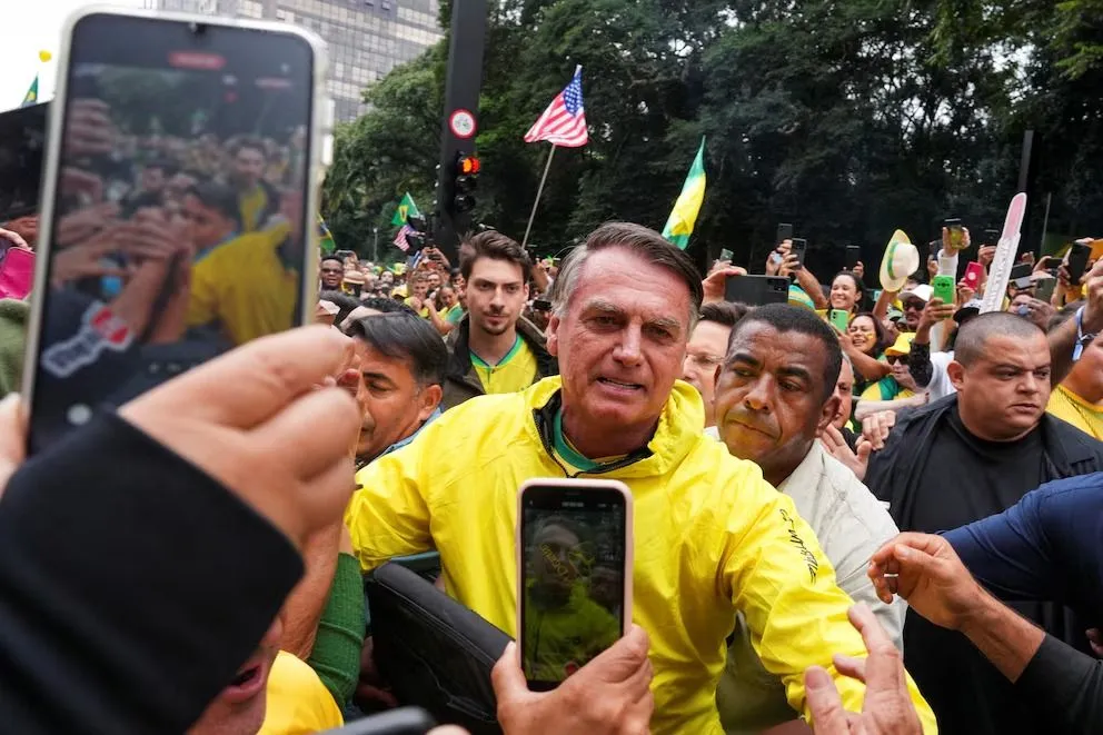 Jair Bolsonaro fue hospitalizado de urgencia por fuertes dolores en el abdomen. 