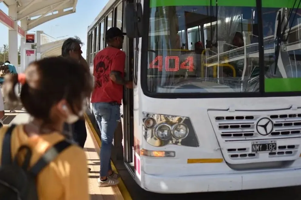 Dos colectivos fueron blanco de pedradas en Chimbas y Albardón. 
