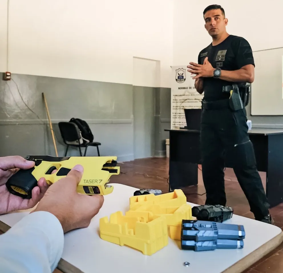 A fines de marzo, personal policial fue capacitado para el uso de pistolas Taser.