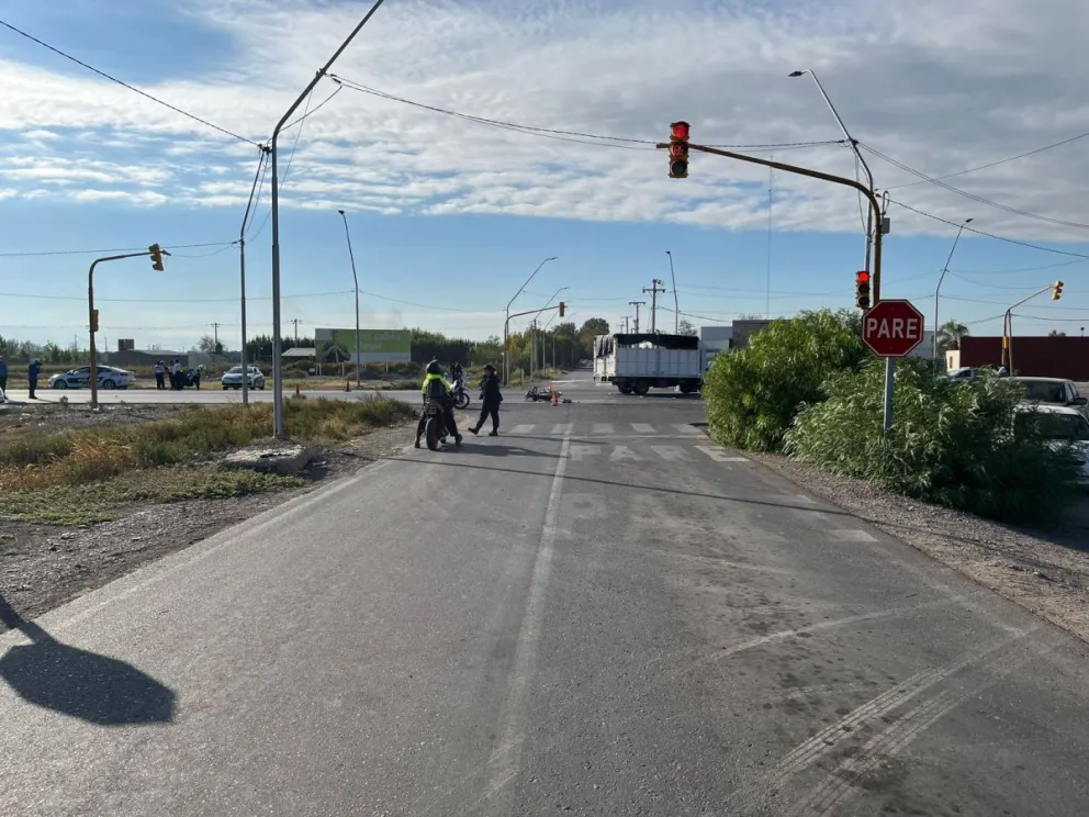 Un motociclista perdió la vida tras chocar con un camión en Ruta 40 y Calle 9 
