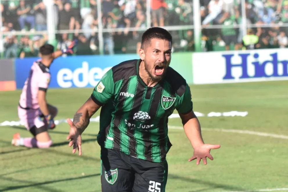 Desahogo. Toloza grita su tanto, para abrir el clásico en Concepción.