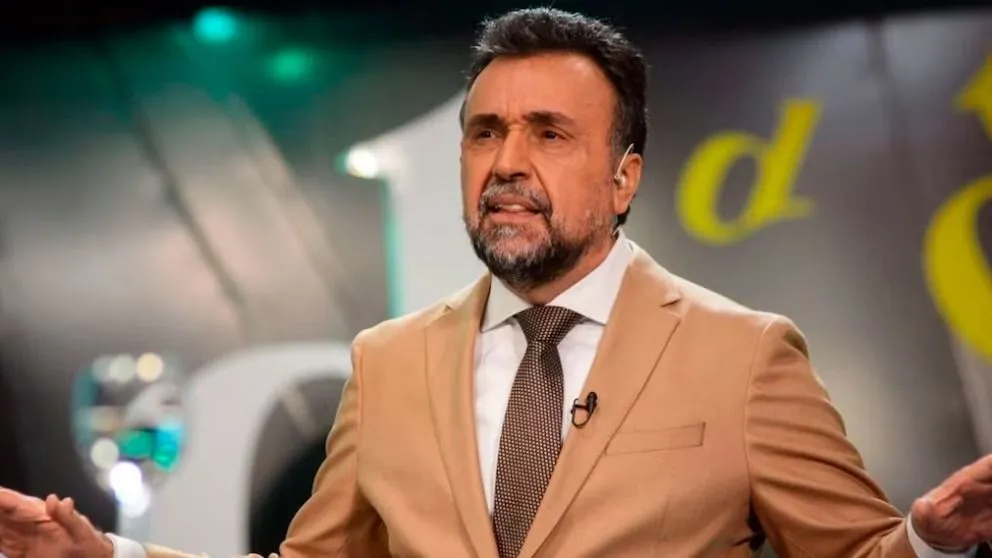 El periodista Roberto Navarro sufrió un ataque por la espalda mientras caminaba en el centro porteño. 