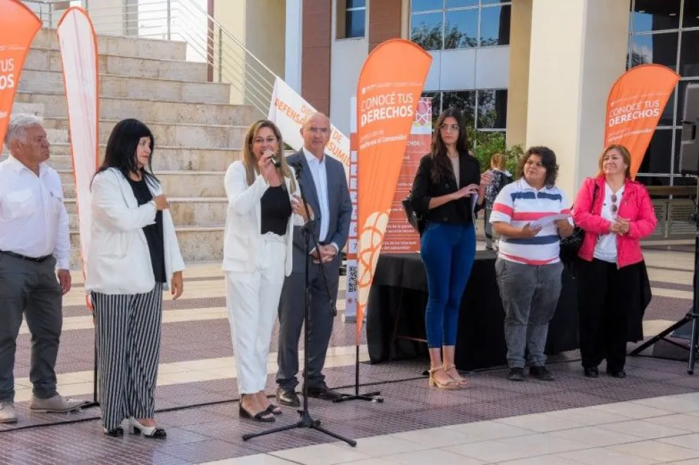 Fabiana Carrizo encabezando un acto en el Centro Cívico.