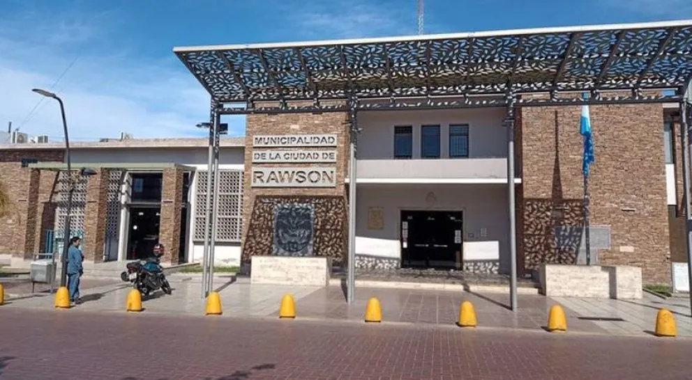 Tras colocar controles biométricos, Rawson detectó que 20 empleados de la gestión anterior cobraban sin trabajar. 