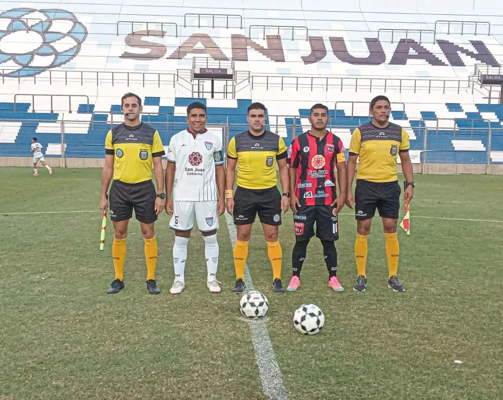El descuido de Trinidad que terminó en sanciones para el DT y los árbitros