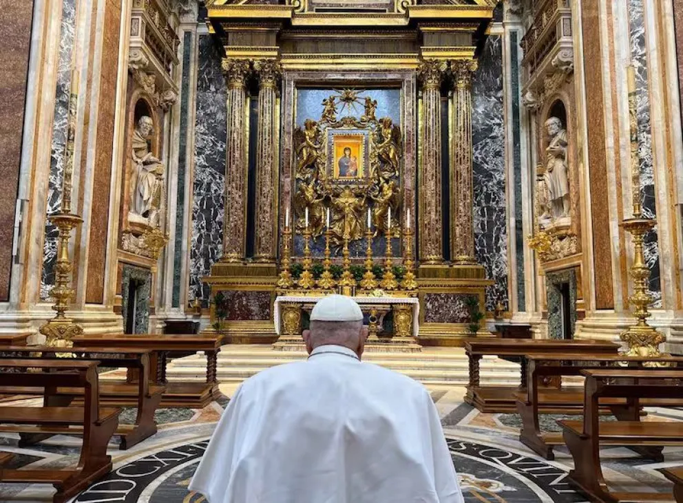 Sencilla y humilde: así será la tumba en la que será enterrado el papa Francisco 