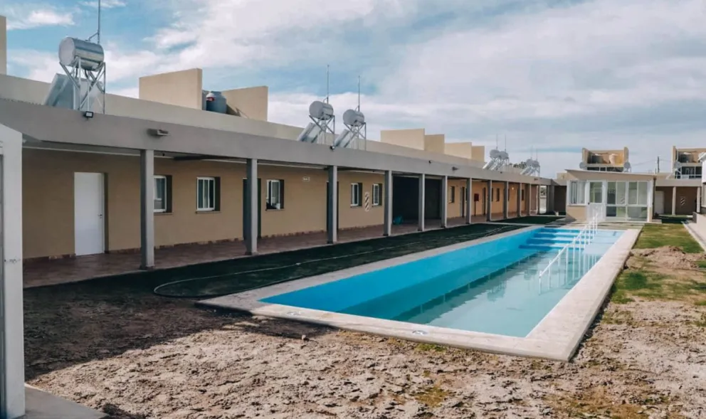 Los inmuebles de Casa Activa cuentan con varios servicios, como SUM y piletas. 