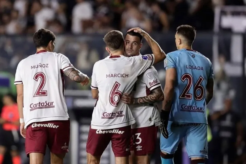 San Martín enfrenta a Lanús con la necesidad de sumar de a tres.