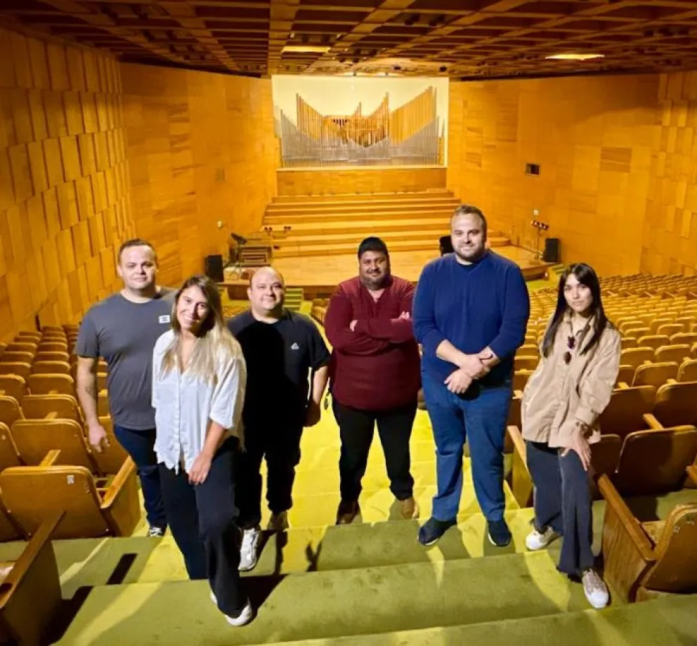 "La revolución musical": Cheroga homenajea a The Beatles y Creedence en el Auditorio Juan Victoria.