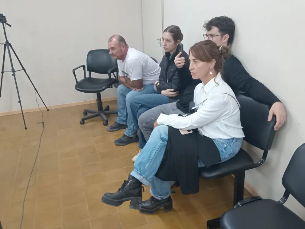 Belén Montilla, mamá de Lucia, escuchando en la audiencia de esta jornada.