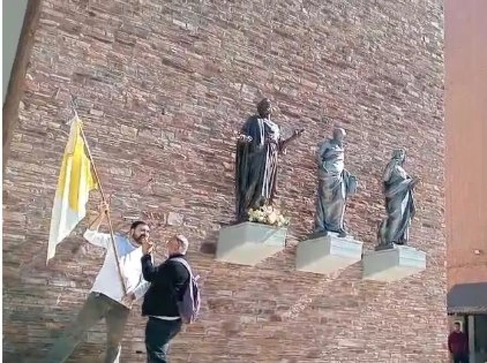 Tras conocerse la elección del nuevo papa, sonaron las campanas de la Catedral de San Juan 