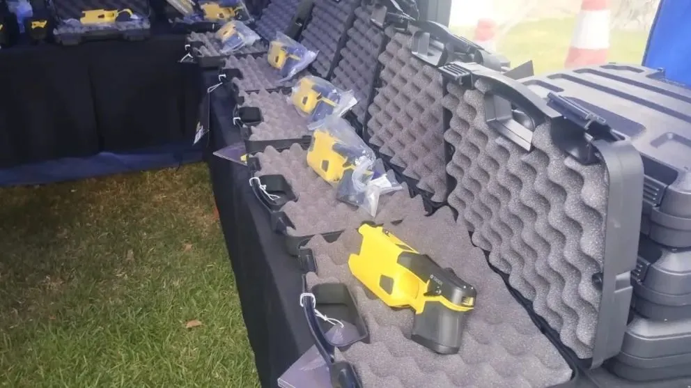 Este lunes, la Policía empieza a utilizar las 40 pistolas Taser que compraron.