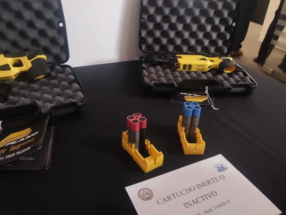 Desde hoy entran en vigencia las pistolas Taser: ¿cómo se implementarán?. 