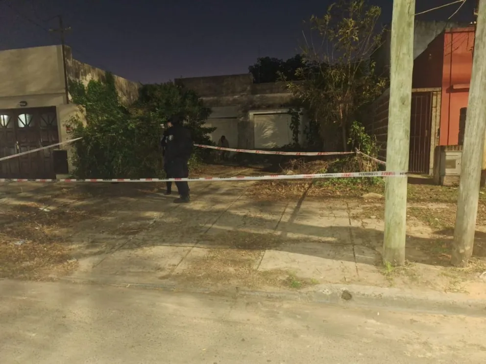 La policía de La Plata encontró restos óseos en la habitación en donde estaba la mujer, fallecida en 2021.