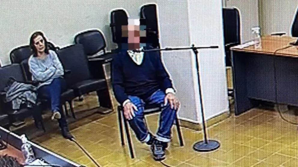 Preserva. El rostro del condenado no se muestra por un tema legal, ya que al ser vecino de la víctima, se busca preservar a la víctima.