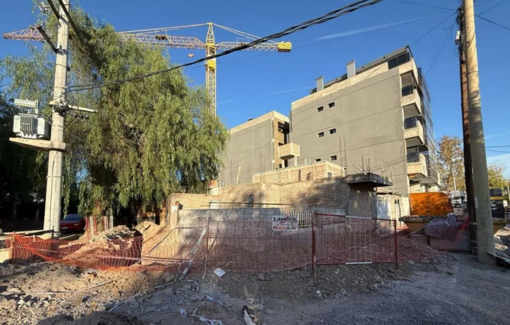 La obra de departamentos está lista pero Naturgy no otorga el servicio de luz tras tres meses de reclamo.