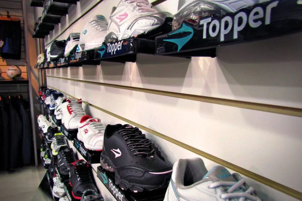 La empresa de calzados y ropa deportiva, Topper, demandó a la provincia por el impuesto a los Ingresos Brutos.
