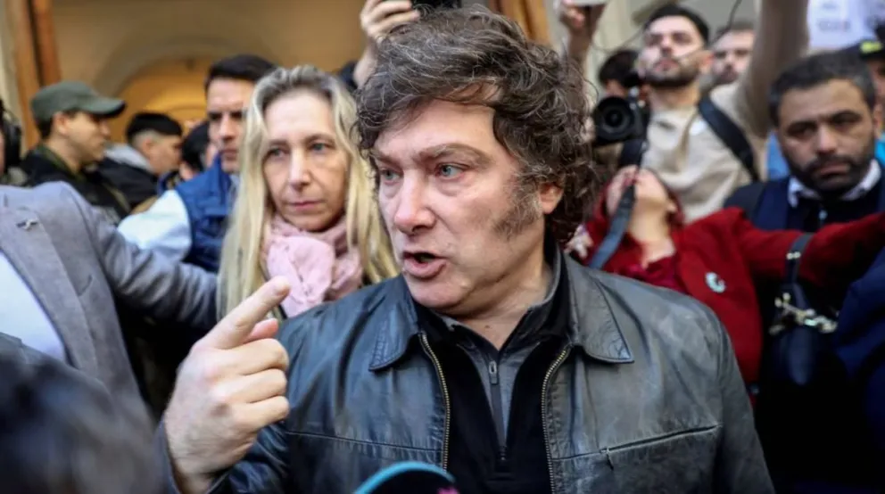 Dura respuesta de Milei a Macri tras las acusaciones por la difusión de un video falso creado con IA.