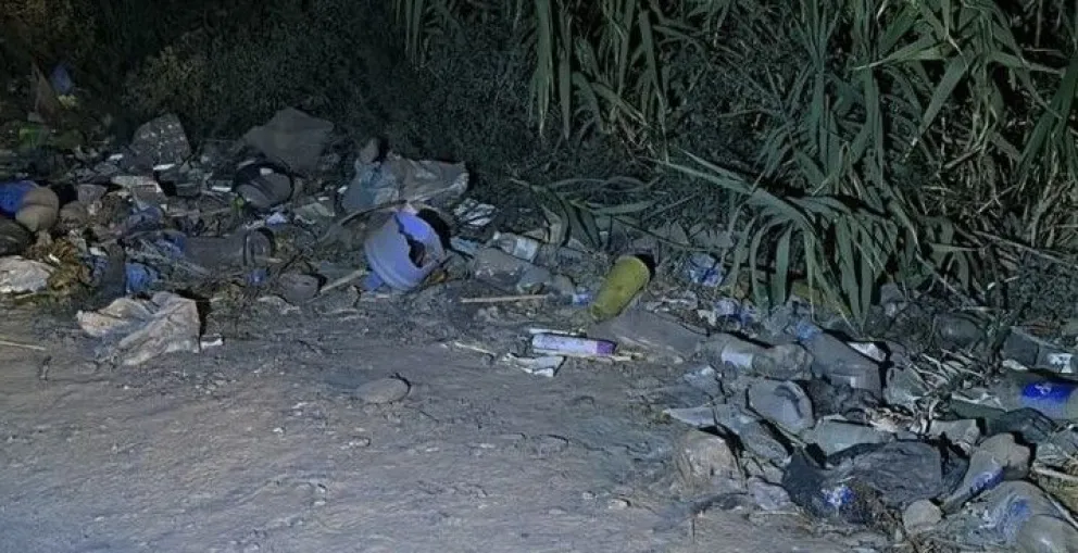 Epicentro. El lugar del basural donde fue encontrado el bebé fallecido, dentro de una bolsa de consorcio.