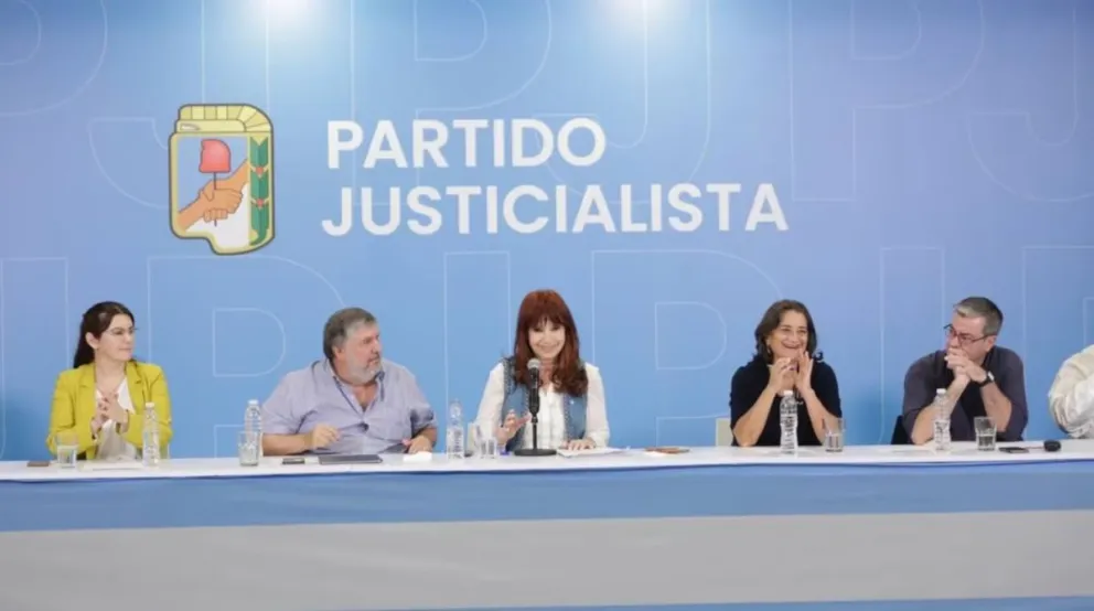 Cristina Kirchner podría reaparecer en público este domingo, mientras crece la expectativa por su candidatura. 