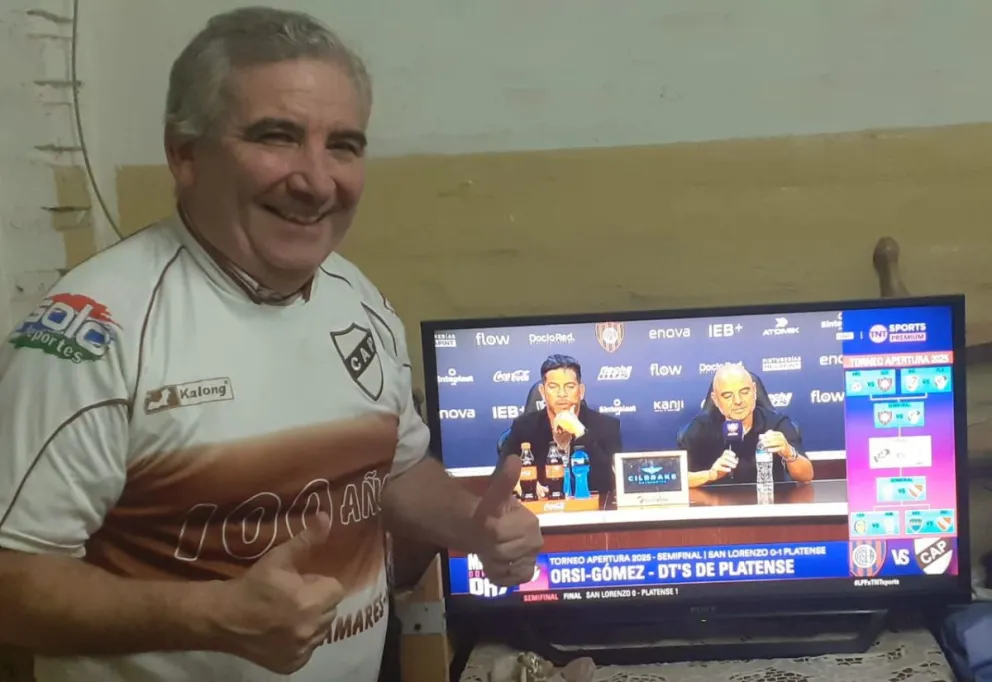 Murillo celebrando con una sonrisa el triunfo de Platense ante San Lorenzo.