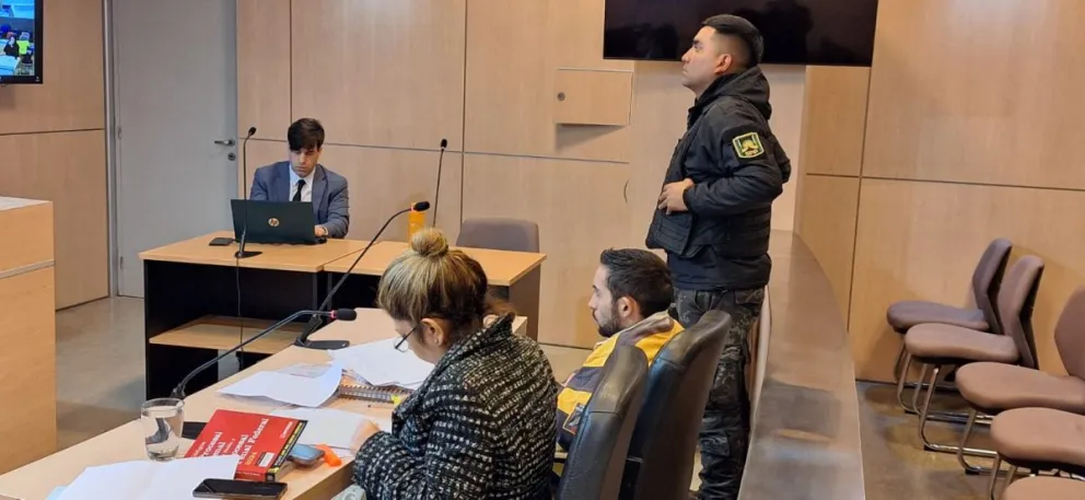 Sentados de izquierda a derecha, la defensora Filomena Noriega, y Robert Espiro Mitar (Fotos 0264Noticias)