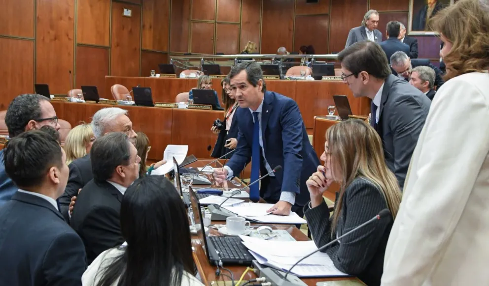 Tensión. Los diputados del oficialismo y los del justicialismo tuvieron algunos fuertes cruces en la última sesión. Con los pedidos de informes del orreguismo, el clima se caldeará más.