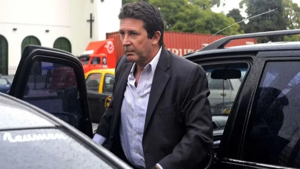 Fabián Rossi fue el primero de los condenados que se presentó en Comodoro Py para quedar detenido. 