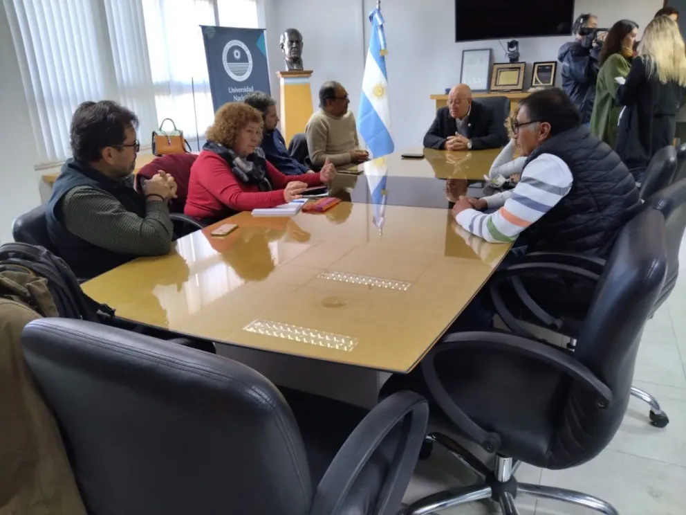 El SEC firmó un convenio con la UNSJ para saber qué piensan los sanjuaninos del horario de corrido. (Fotos 0264Noticias)