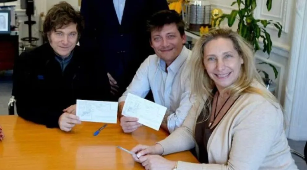 Triángulo de hierro. Javier Milei, Santiago Caputo y Karina Milei
