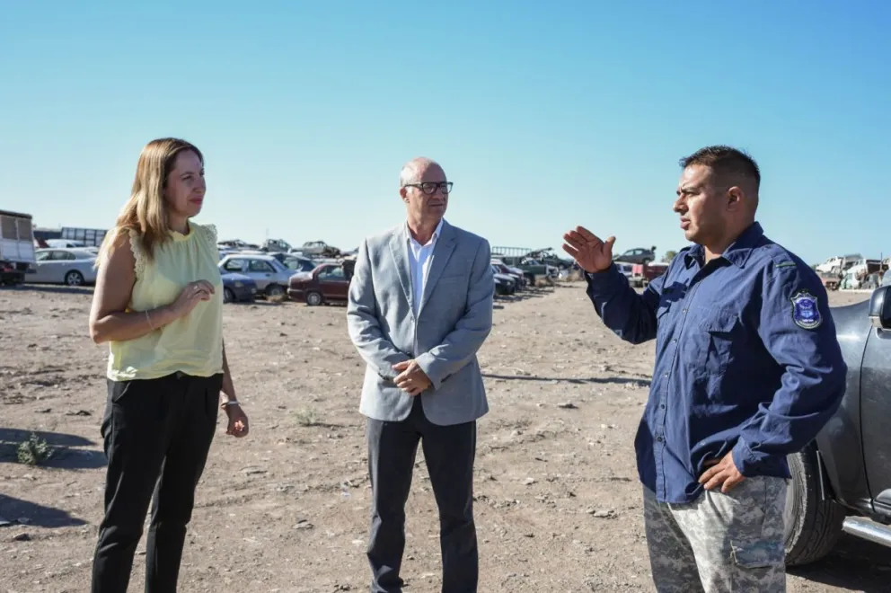 Recorrida. A principios de 2024, la ministra de Gobierno, Laura Palma, y el secretario de Gobierno, Juan José Dubos, visitaron el depósito de 9 de Julio y se interiorizaron de la situación.