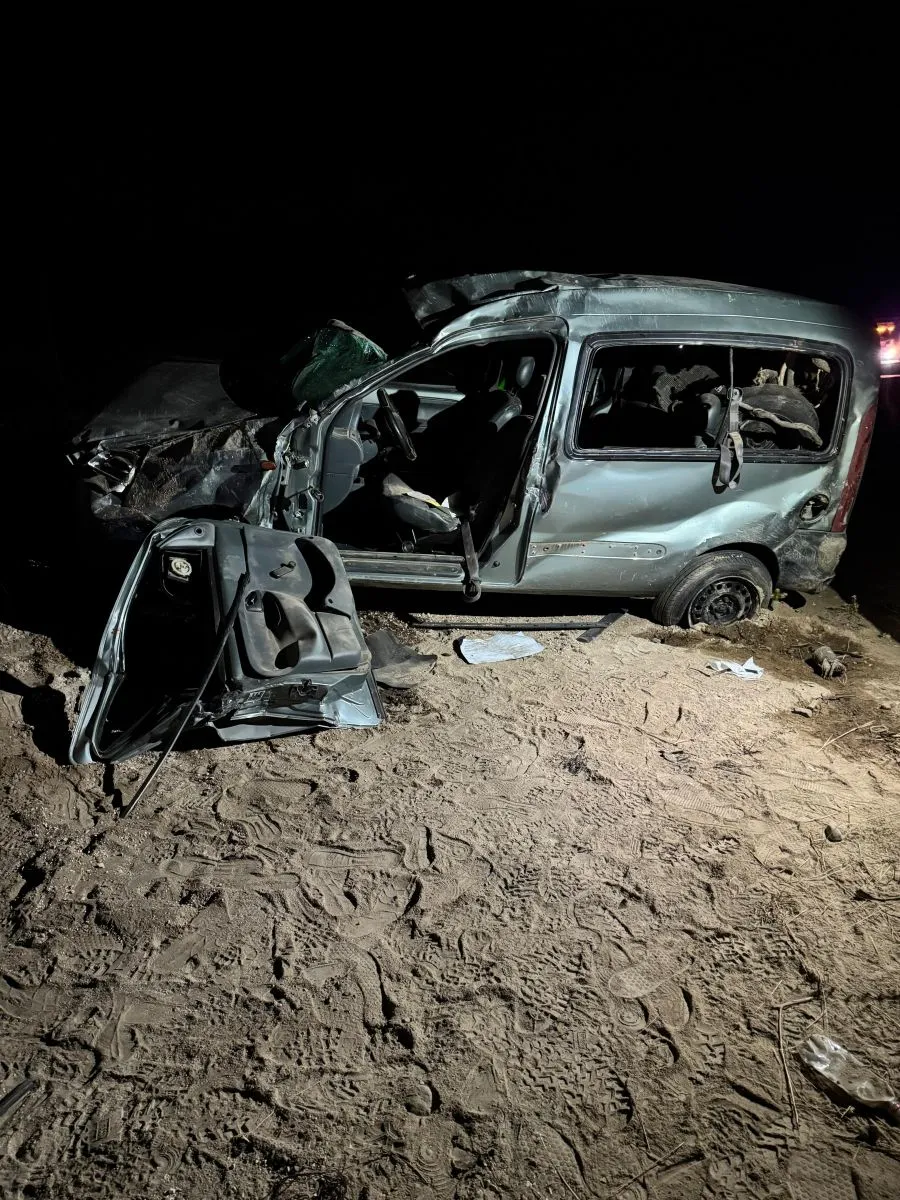 Un muerto y varios heridos tras el vuelco de una camioneta camino a Los Berros - Image 3